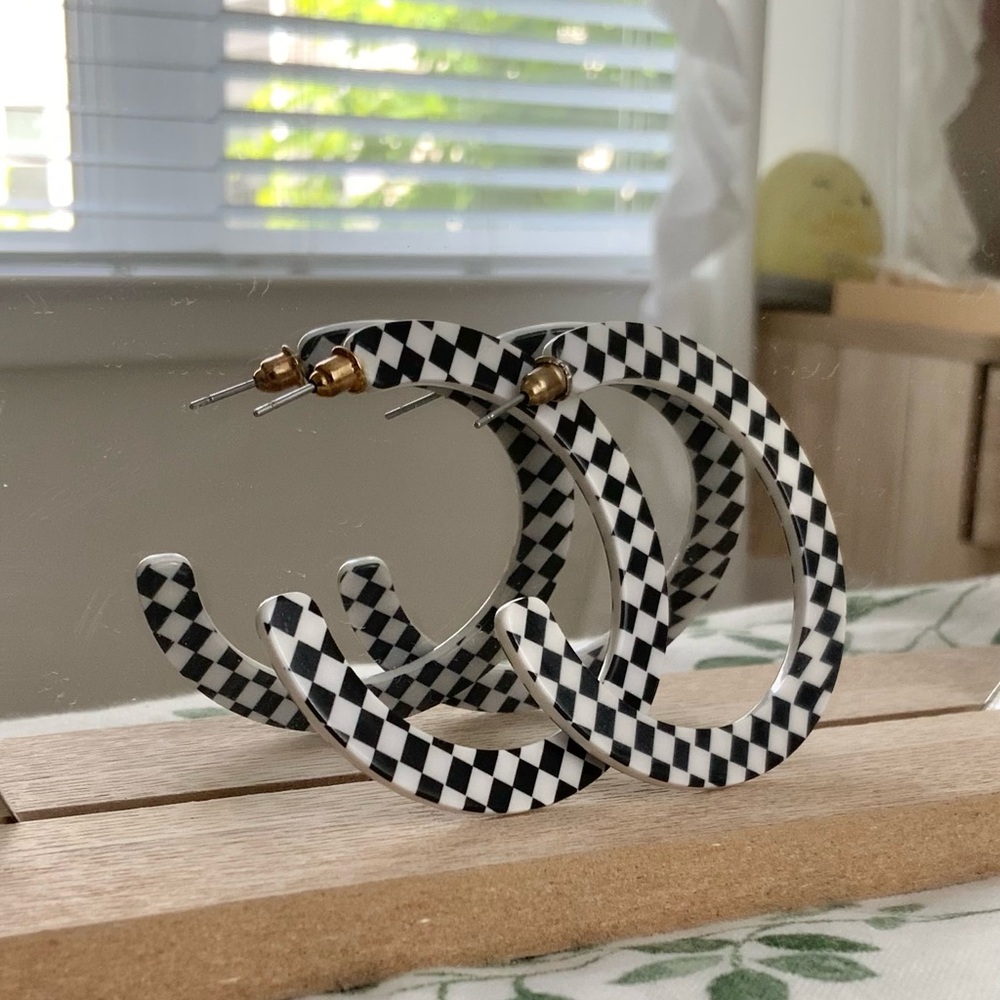 Checkered Hoops
